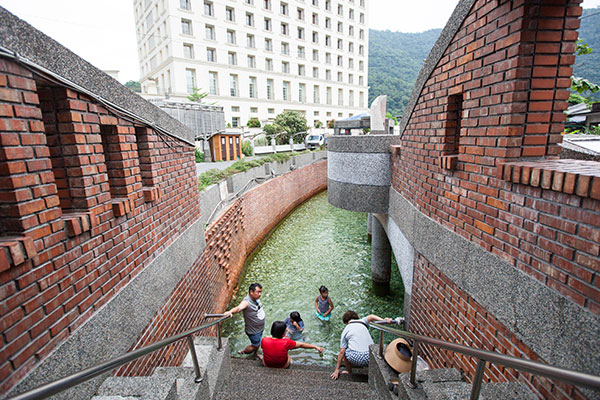 蘇澳小鎮｜冷泉與漁港一街之隔
