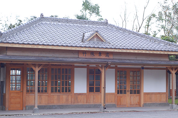 水岸散步｜黃昏光線最美